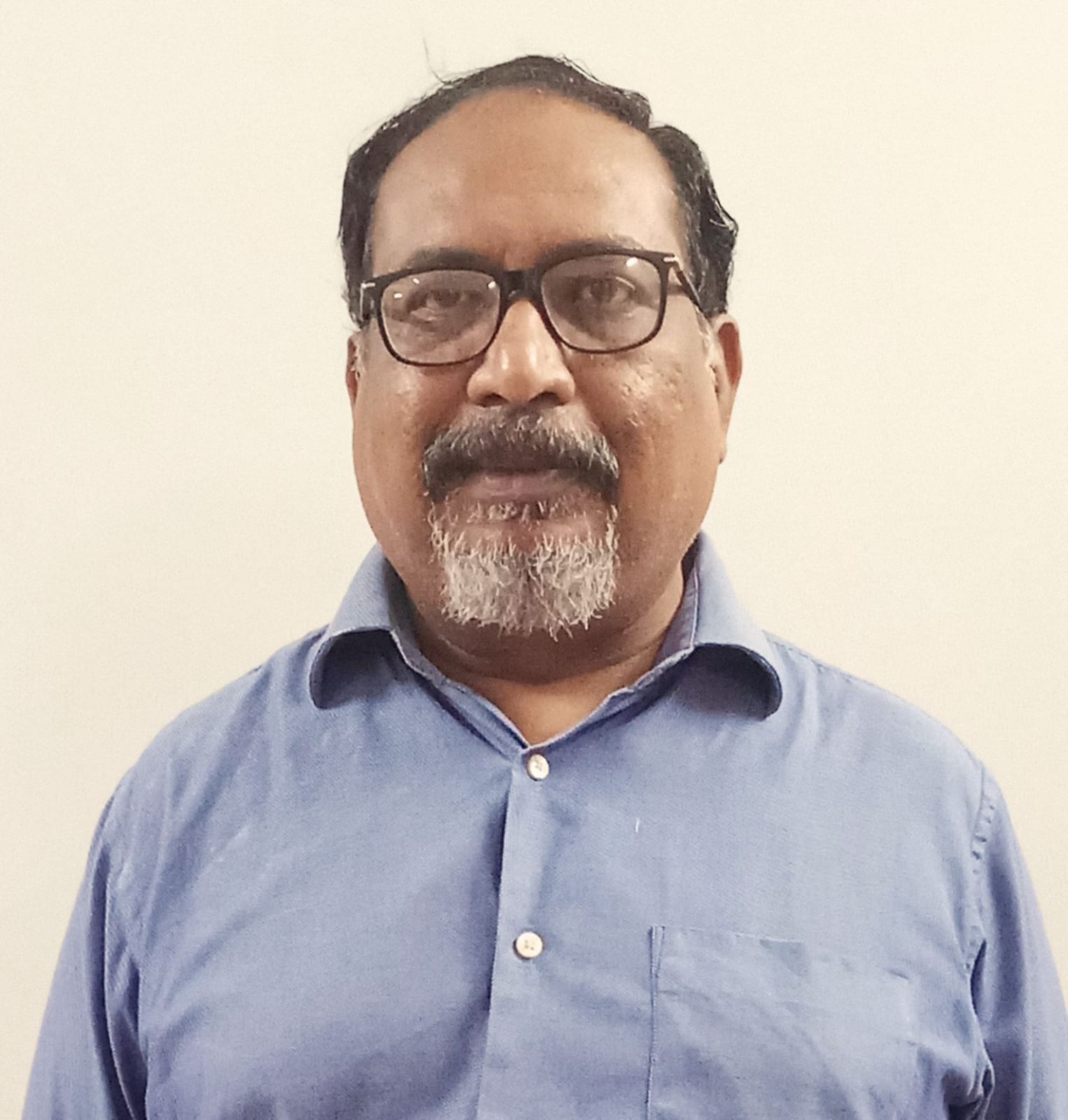 DR. HEMANT B. GADEKAR DEAN